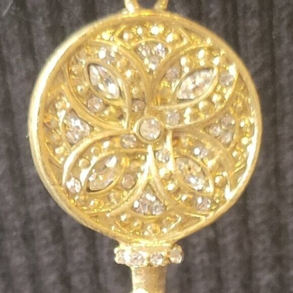 Gold Tone Key Pendant Necklace – Vintage Style Filigree Crystal Accent - Picture 4 of 5